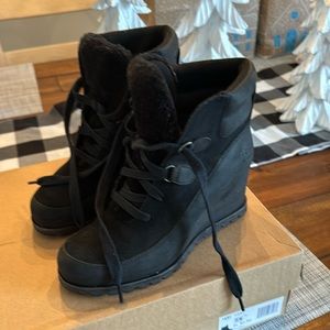 Women’s Ugg Black Valory Boots size 7.5.